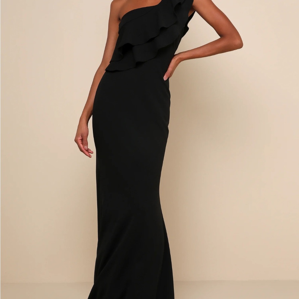 Black Ruffled One-Shoulder Mermaid Maxi Dress
